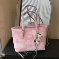 Borsa tote rosa con motivo pixel, ciondolo a cavallo e manici sottili per donna - Rosa con ciondolo