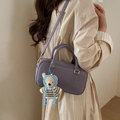 Sac Boston violet lilas en cuir avec détails dorés et breloque ours mignonne - Avec Pendentif / Violet