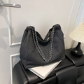 Grande borsa hobo in denim nero con tracolla a catena argento per l'uso quotidiano - Nero