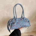 Sac à main Boston en denim bleu avec motifs floraux et boucle métallique élégante - Bleu