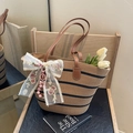Stroen draagtas met zwarte strepen, lederen handvatten en bloemen kant strik voor strand - Khaki Met Hanger