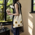 Sac cabas au crochet fait main avec motifs de tournesols et texture en maille crème - Tournesol / Blanc