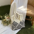 Sac fourre-tout tissé main avec motifs tournesols et pompon bohème en blanc crème - Geometric / Blanc et Noir