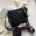 Borsa hobo trapuntata in pelle PU nera con tracolla larga a motivi e dettagli dorati - Nero