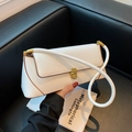 Bolso baguette blanco minimalista con hebilla dorada y bordes de contraste marrones - Beige