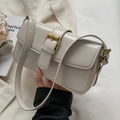 Elegante bolso bandolera cuadrado de cuero blanco crema con hebilla dorada vintage - Blanco