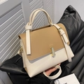 Borsa a tracolla bicolore beige e bianco crema con manico a nodo e chiusura dorata - Cachi