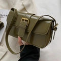 Bolso bandolera retro verde oliva en cuero brillante con hebilla decorativa de bronce - Verde