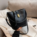 Borsa a secchiello in ecopelle nera con finiture dorate e tracolla regolabile - Nero