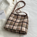 Bolso tote de lona a cuadros marrones con correas finas de cuero para el otoño - Marrón Sin Colgante