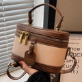 Sac à main boîte en cuir marron et toile beige avec zip doré et bandoulière - Blanc Cassé