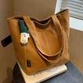 Braune Canvas-Tragetasche mit großer Vordertasche und süßem Zwiebel-Plüschanhänger - Mit Anhänger / Braun