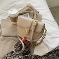 Schicke beige Satteltasche mit Krokodilmuster und Goldschnalle im modischen OOTD-Stil - Aprikose