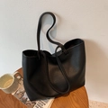 Borsa tote nera classica con trama in pelle martellata e grande capacità a spalla - Nero