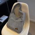 Bolso tote grande con estampado de pata de gallo y etiqueta de cuero marrón - Negro