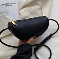 Bolso silla negro en cuero granulado con herrajes dorados y correa de cuerda tejida - Negro