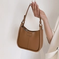Borsa a spalla marrone in ecopelle con design a U e cuciture verticali eleganti - Senza Ciondolo / Marrone