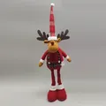 Detailsicht einer Plüsch-Weihnachtsrentierpuppe mit langen Beinen und rot-kariertem Hut - Rentier Männlich (ML-M238AB)