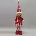 Detalle de muñeca navideña de piernas largas con gorro de cuadros y jersey de punto - Estilo Niña (ML-M239AB)