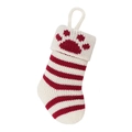 Gebreide kerstsok met rood-witte strepen en een rode pootafdruk op de witte omgeslagen rand - Witte Pootafdruk
