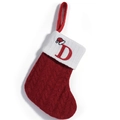Calza di Natale rossa in maglia a trecce con risvolto bianco e lettera D - Lettera D