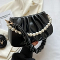 Elegante schwarze Cloud-Tasche mit Falten, Perlenkette und passendem Schultergurt - Schwarz