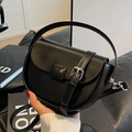 Borsa a sella nera in pelle con manico rotondo e tracolla regolabile per signora - Nero
