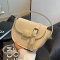 Elegante borsa a sella in ecopelle bianco avorio con fibbia quadrata minimalista - Bianco Sporco