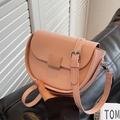 Elegante borsa a sella rosa Morandi con tracolla regolabile e dettaglio fibbia quadrata - Rosa
