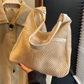 Borsa tote beige lavorata all'uncinetto con manici in finta pelle e dettaglio a nodo - Bianco Sporco