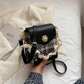 Piccola borsa a tracolla da donna in tweed a quadretti bianco e nero con fibbia di perle - Nero