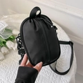Minimalistische schwarze Nylon-Umhängetasche für Handys mit verstellbarem Riemen - Schwarz