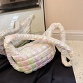 Borsa a tracolla plissettata in bianco iridescente con texture trapuntata - Bianco