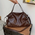 Grande borsa tote marrone scuro con grana litchi e tracolla regolabile in pelle - caffè