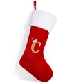 Calcetín de Navidad rojo con ribete de felpa blanca y letra C bordada en oro - Estilo C