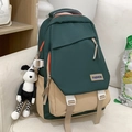 Dunkelgrüner und khakifarbener Patchwork-Rucksack mit süßem Plüschtier und Modeschild - Grün mit Anhänger