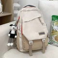 Sac à dos minimaliste crème et kaki avec étiquette fashion et porte-clé peluche - Blanc Avec Pendentif
