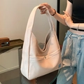 Grand sac Hobo beige clair avec texture litchi et poche avant magnétique - Rose
