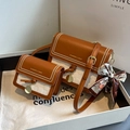 Set borsa sottospalla bicolore caramello e beige con foulard di seta e confezione regalo - 19x15x7cm / Marrone Grande