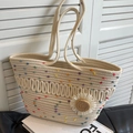 Borsa tote intrecciata bianco crema con pois colorati e un grande dettaglio di margherita 3D - Bianco Sporco Con Margherita