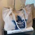 Borsa tote beige con toppa a stella in denim blu e tracolla in catena d'oro elegante - Bianco Sporco