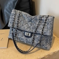 Blaugraue Tweed-Umhängetasche mit Rautensteppung, Kettenriemen und Drehverschluss - Blau