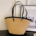 Bolso tote de paja en caqui claro con bordes negros y asas anudadas - Caqui