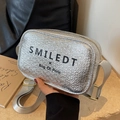 Borsa a tracolla intrecciata argento metallizzato con tracolla larga e fibbie dorate - Argento