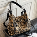 Grote canvas tote tas met luipaardprint, leren handvatten en dubbele ritszakken - Zwart