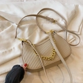 Sac dumpling beige plissé chic avec chaîne dorée et bandoulière réglable - Petit Kaki