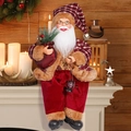 Detailansicht der 12-Zoll sitzenden Weihnachtsmann-Figur auf einem weißen Kamin - Rot-Weiß-Karierter Stil Mit Laterne