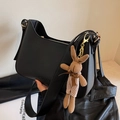 Schicke schwarze PU-Umhängetasche mit Fashion-Prägung und braunem Hasenanhänger - Ohne Anhänger / Schwarz