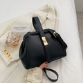 Sac à main noir vintage style coquillage avec fermoir doré et bandoulière amovible - Noir