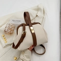 Sac coquille rétro français en blanc crème avec bandoulière marron et boucle dorée - Blanc Cassé